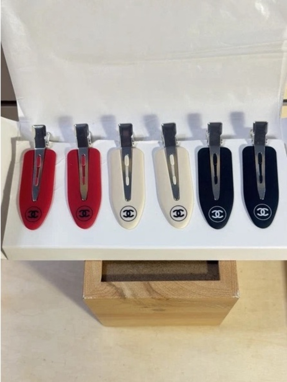 Authentic Chanel Beauté Limited Edition GWP 6-Piece No-Crease Clip Set (NIB)